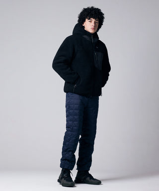 ダークネイビー×ブラック／モデル身長 180cm／着用サイズ L