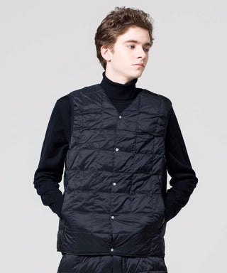 ブラック／モデル身長 182cm／着用サイズ L