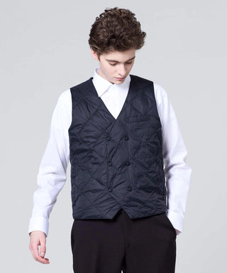 ブラック／モデル身長 182cm／着用サイズ L
