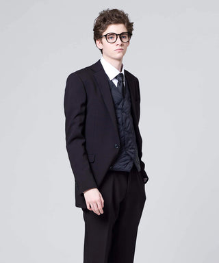 ブラック／モデル身長 182cm／着用サイズ L