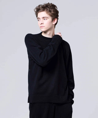 ブラック／モデル身長 182cm／着用サイズ L