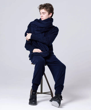 ダークネイビー／モデル身長 182cm／着用サイズ L