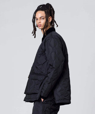 ブラック／モデル身長 181cm／着用サイズ L