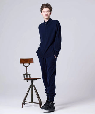 ダークネイビー／モデル身長 182cm／着用サイズ L