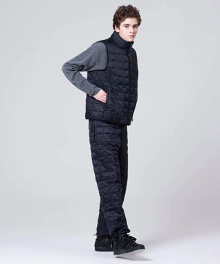 ブラック×ブラック（ダウン面）／モデル身長 182cm／着用サイズ L