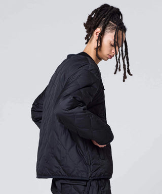 ブラック×ブラック（ダウン面）／モデル身長 181cm／着用サイズ L