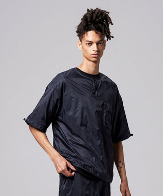 ブラック／モデル身長 181cm／着用サイズ L