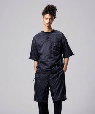 ブラック／モデル身長 181cm／着用サイズ L