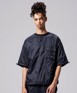 ブラック／モデル身長 181cm／着用サイズ L