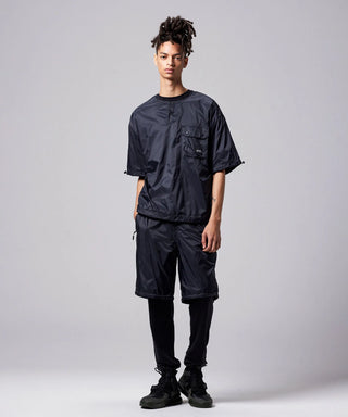 ブラック／モデル身長 181cm／着用サイズ L