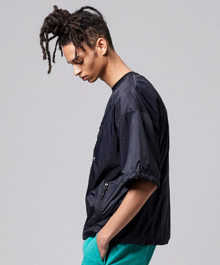 ブラック／モデル身長 181cm／着用サイズ L