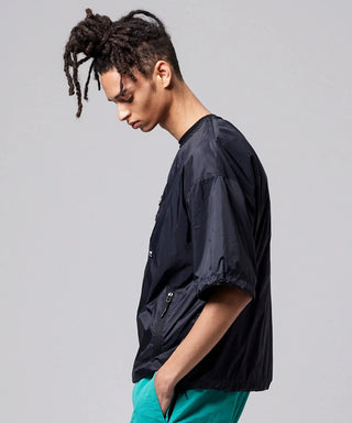 ブラック／モデル身長 181cm／着用サイズ L