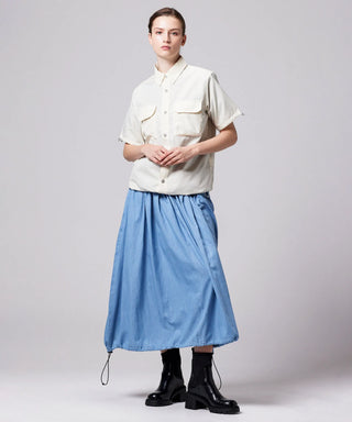 オフホワイト／モデル身長 169cm／着用サイズ XS