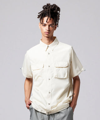 オフホワイト／モデル身長 181cm／着用サイズ L