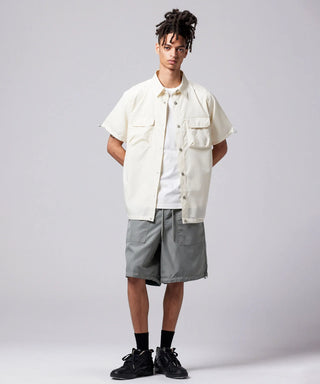 オフホワイト／モデル身長 181cm／着用サイズ L