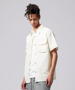 オフホワイト／モデル身長 181cm／着用サイズ L