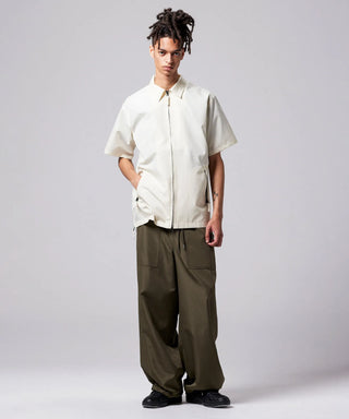 オフホワイト／モデル身長 181cm／着用サイズ L