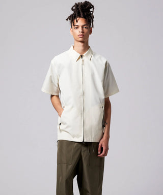 オフホワイト／モデル身長 181cm／着用サイズ L