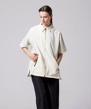 オフホワイト／モデル身長 169cm／着用サイズ XS