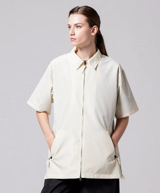 オフホワイト／モデル身長 169cm／着用サイズ S