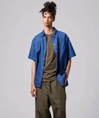 インディゴデニム／モデル身長 181cm／着用サイズ L