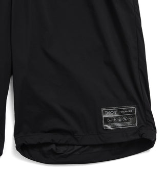 左右裾：アジャスター（裾幅を調整）