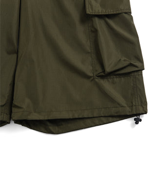 左右裾：アジャスター（裾幅を調整）