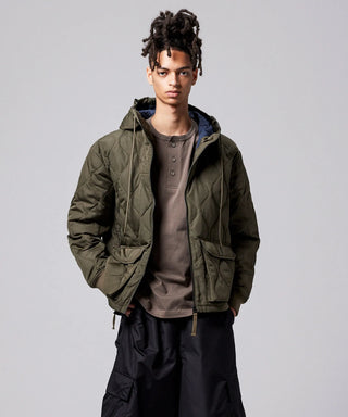 ダークオリーブ／モデル身長 181cm／着用サイズ L