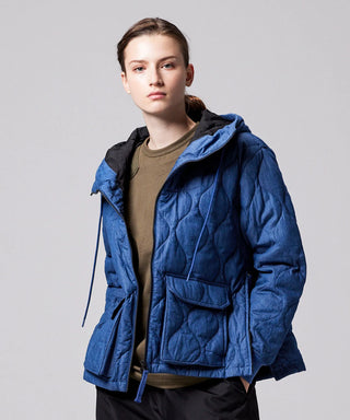 インディゴデニム／モデル身長 169cm／着用サイズ XS