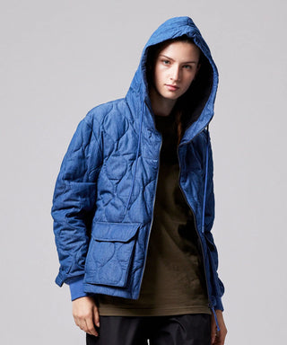 インディゴデニム／モデル身長 169cm／着用サイズ XS