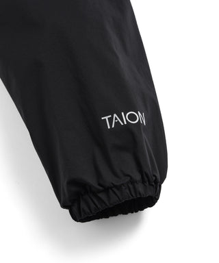 左袖口：TAIONロゴ（リフレクタープリント）