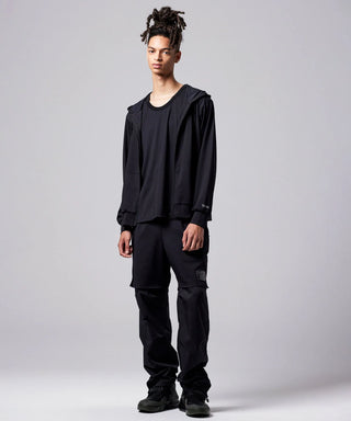 ブラック／モデル身長 181cm／着用サイズ L