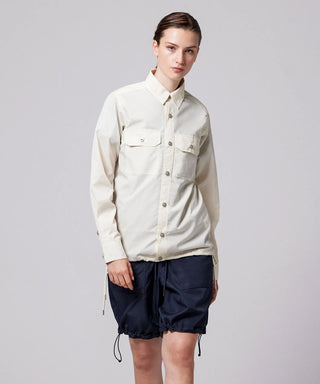 オフホワイト／モデル身長 169cm／着用サイズ XS