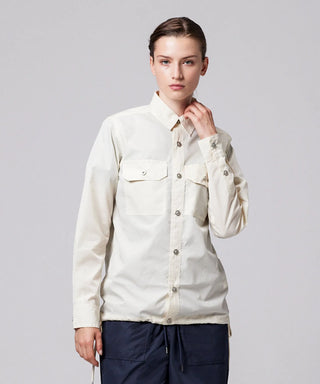 オフホワイト／モデル身長 169cm／着用サイズ XS