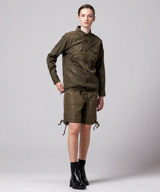 ダークオリーブ／モデル身長 169cm／着用サイズ XS