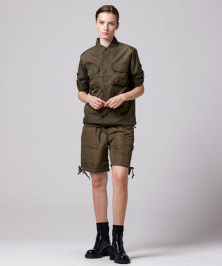 ダークオリーブ／モデル身長 169cm／着用サイズ XS