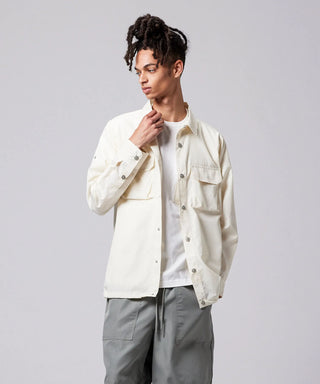 オフホワイト／モデル身長 181cm／着用サイズ L