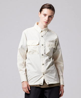 オフホワイト／モデル身長 169cm／着用サイズ XS