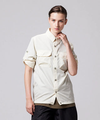 オフホワイト／モデル身長 169cm／着用サイズ XS