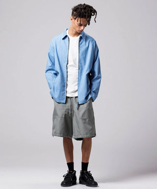 ブルーデニム／モデル身長 181cm／着用サイズ L