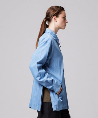 ブルーデニム／モデル身長 169cm／着用サイズ S