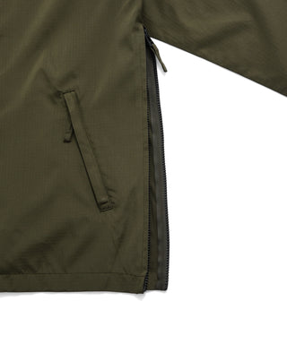 左右脇：ジップスリット（開けた状態）