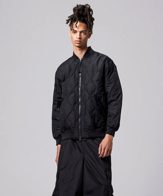 ブラック／モデル身長 181cm／着用サイズ L