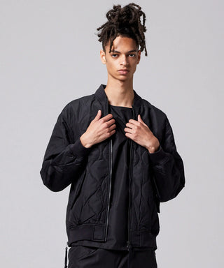 ブラック／モデル身長 181cm／着用サイズ L