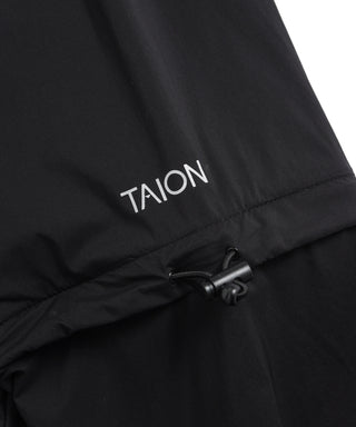 左右袖口：アジャスター（袖幅を調整）