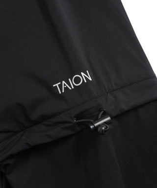 左右袖口：アジャスター（袖幅を調整）