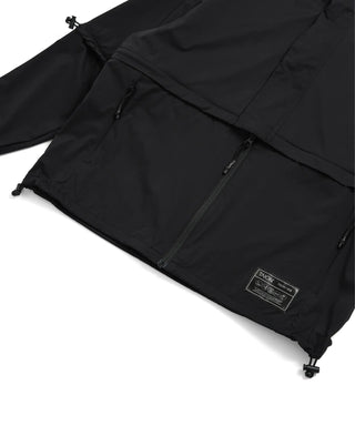 左右裾：アジャスター（裾幅を調整）