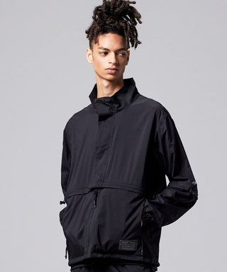 ブラック／モデル身長 181cm／着用サイズ L