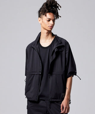 ブラック／モデル身長 181cm／着用サイズ L