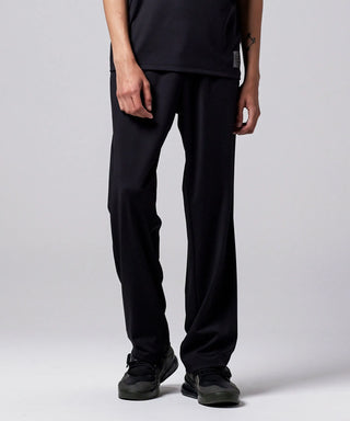 ブラック／モデル身長 181cm／着用サイズ L